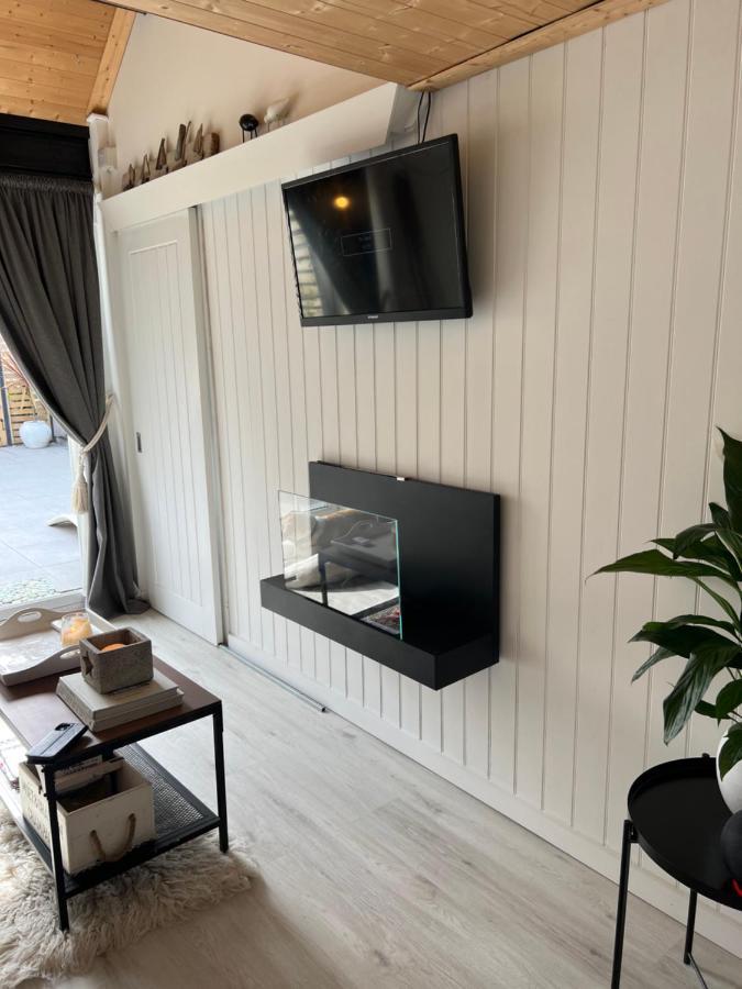 Seaside Cabin Retreat In Hayling Island Саут-Хейлинг Экстерьер фото